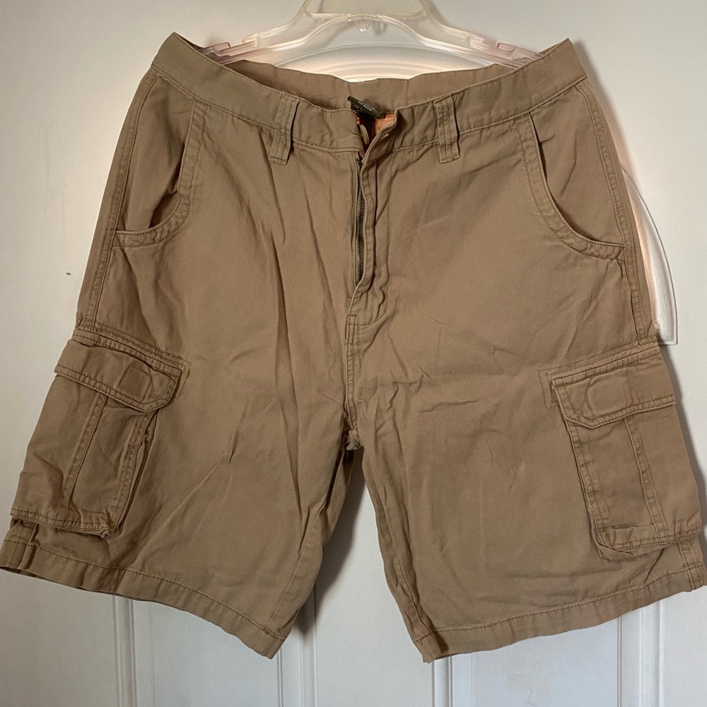 Rugged Wilderness Men’s Khaki Cargo Shorts, size 34